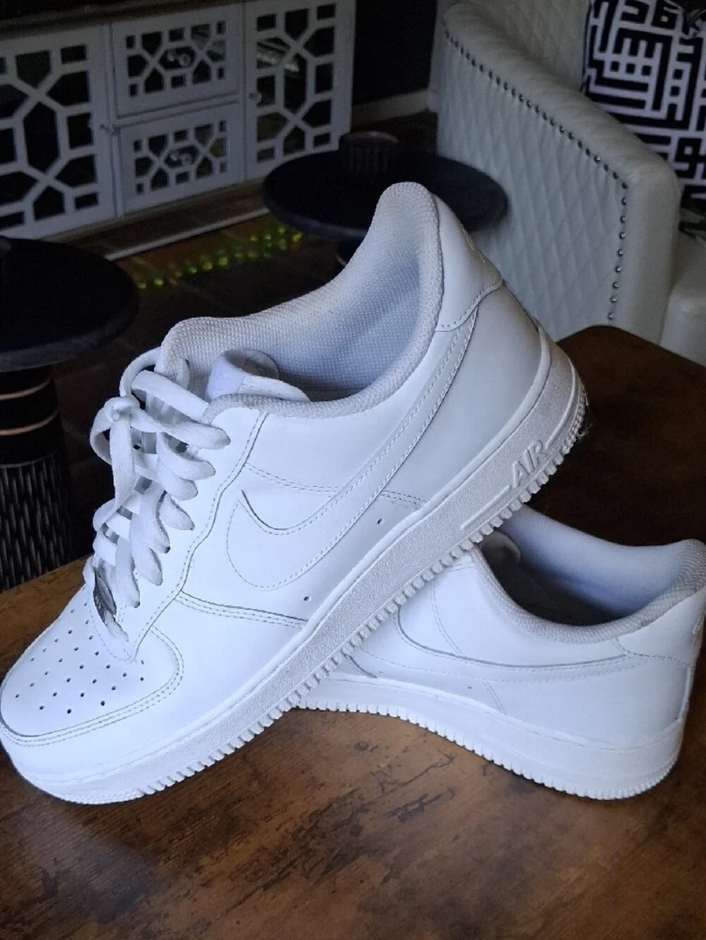 Nike Classic White Low-Top Leather Sneakers - Picture 2 of 4